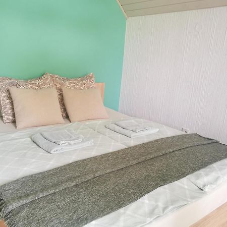 Deerwood Villa-Modern Cozy Apartment With Castle View เบลด ภายนอก รูปภาพ