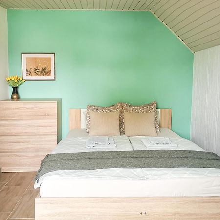 Deerwood Villa-Modern Cozy Apartment With Castle View เบลด ภายนอก รูปภาพ