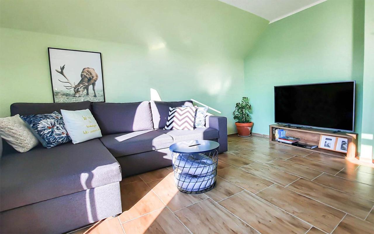 Deerwood Villa-Modern Cozy Apartment With Castle View เบลด ภายนอก รูปภาพ