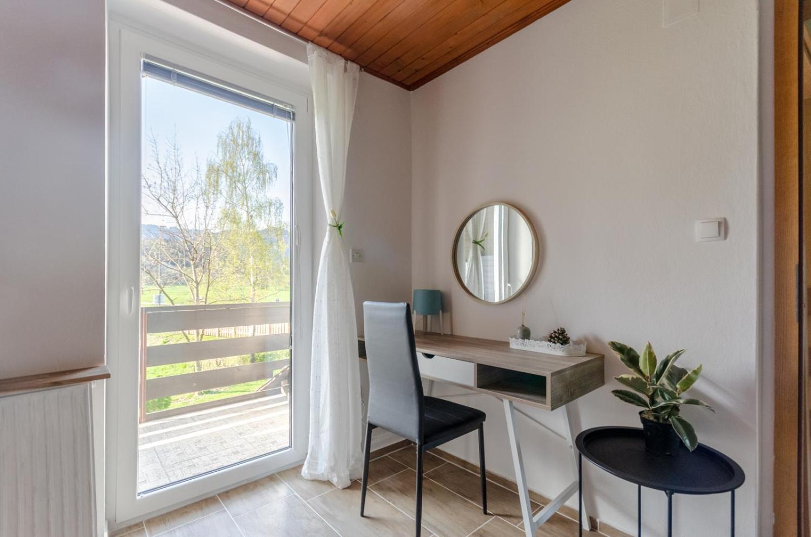 Deerwood Villa-Modern Cozy Apartment With Castle View เบลด ภายนอก รูปภาพ