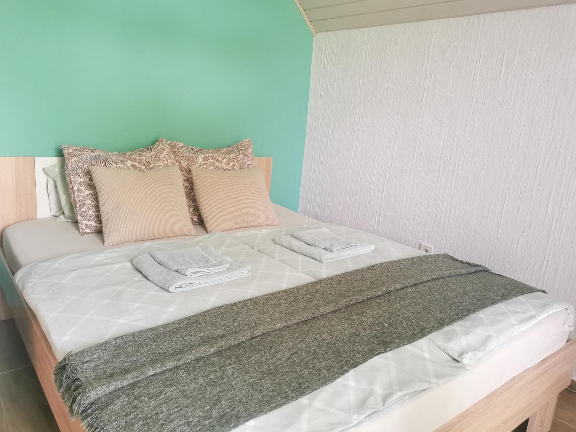 Deerwood Villa-Modern Cozy Apartment With Castle View เบลด ภายนอก รูปภาพ