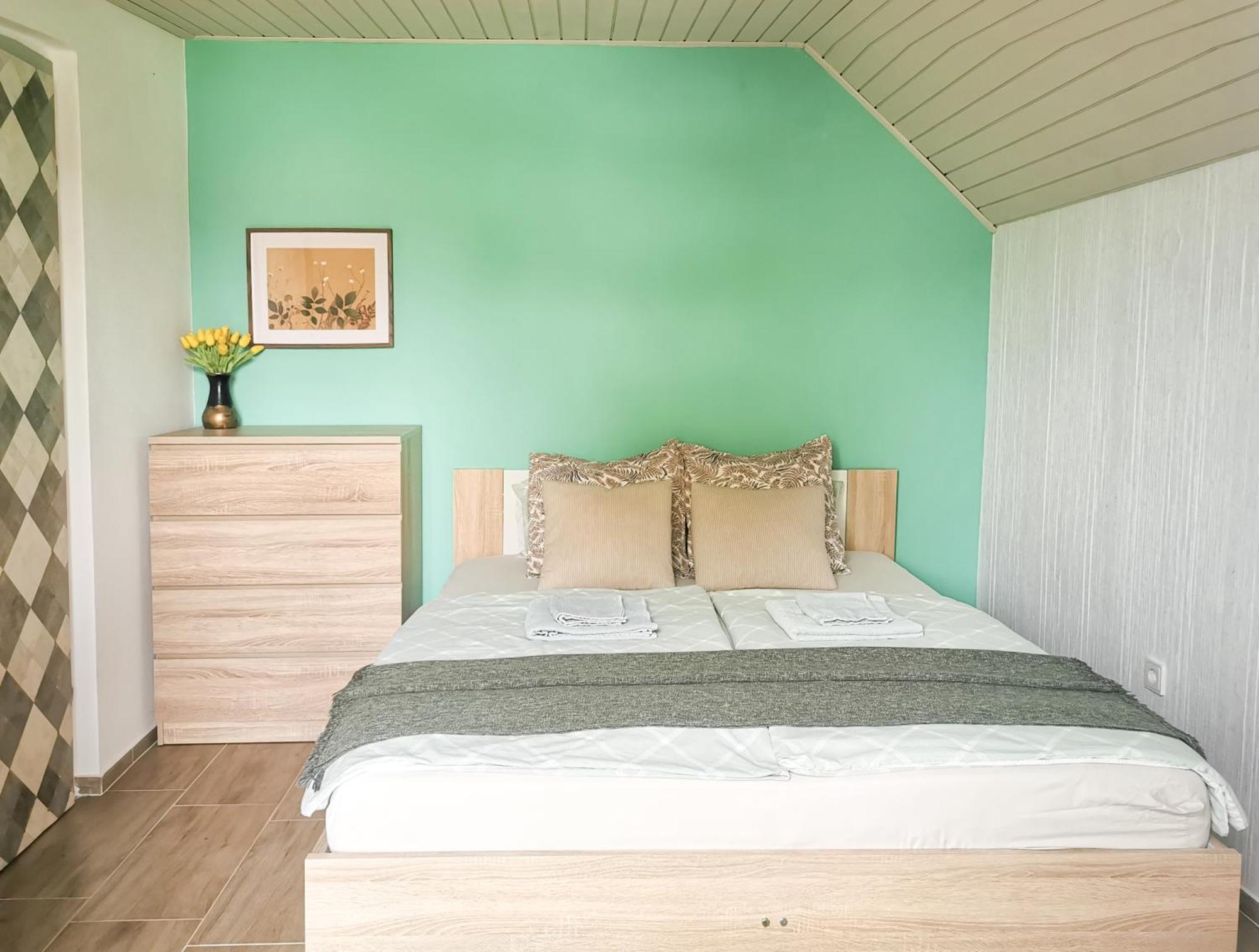 Deerwood Villa-Modern Cozy Apartment With Castle View เบลด ภายนอก รูปภาพ